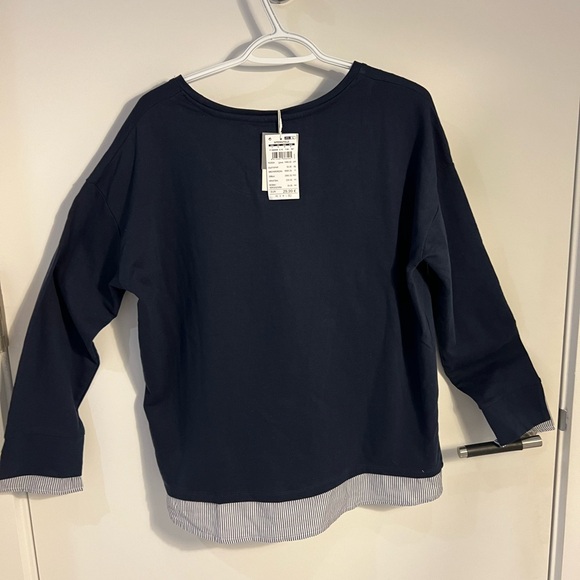 Beautiful navy blue top from a company called Springfield. It’s from Europe - Picture 4 of 8